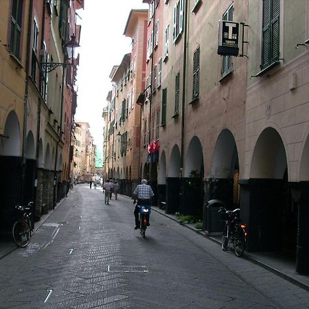 Vista Sul Carruggio, Centro Storico Di 키아바리 외부 사진