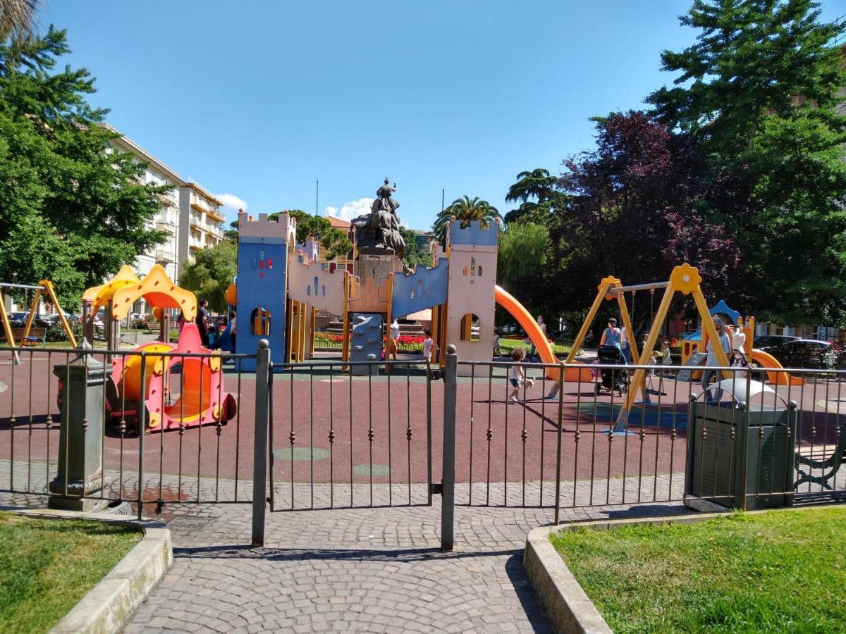 Vista Sul Carruggio, Centro Storico Di 키아바리 외부 사진