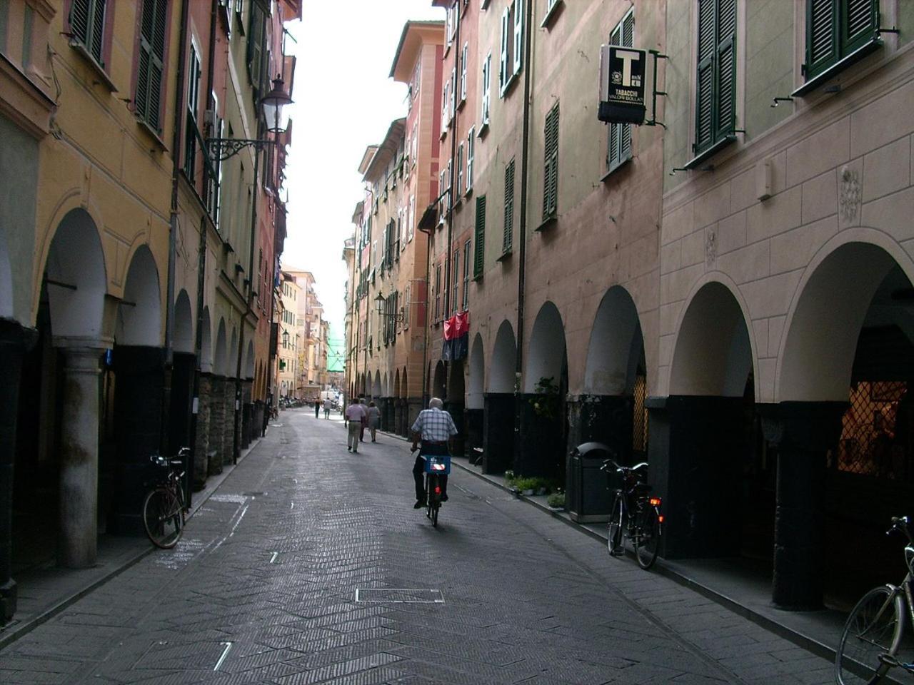 Vista Sul Carruggio, Centro Storico Di 키아바리 외부 사진